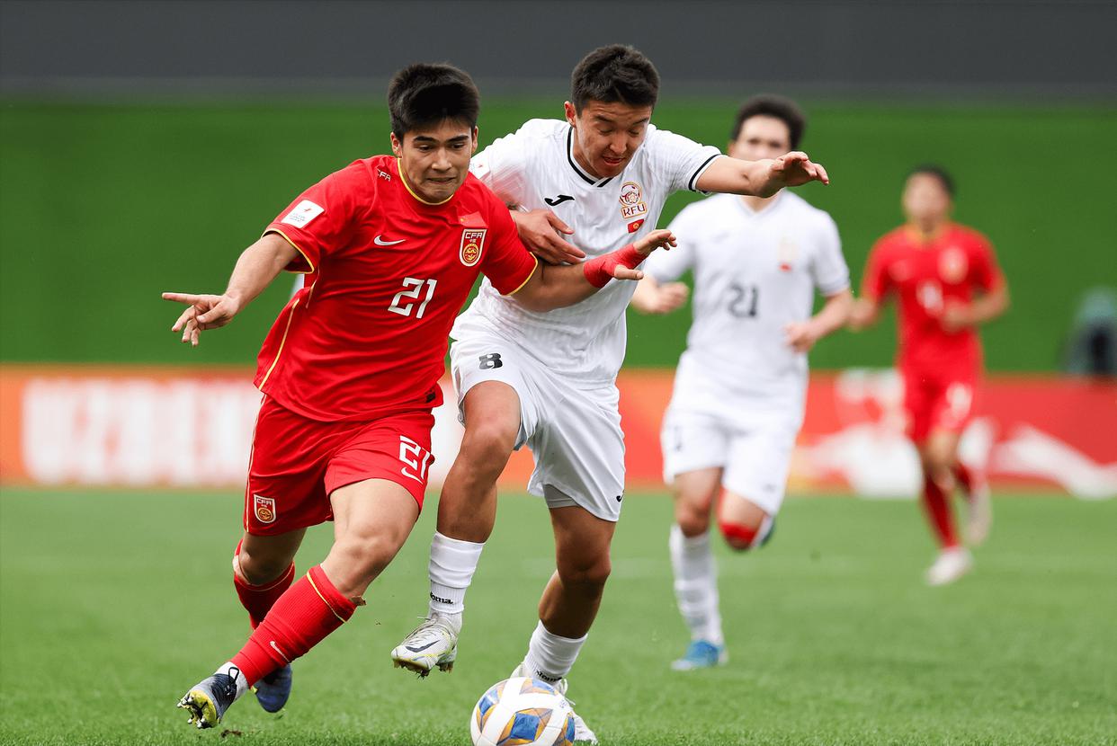 中国U20男足成功晋级八强，展现出中国足球的希望与潜力(1)