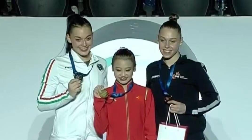 1.26分绝杀！中国队终于夺冠，15岁中国女孩闪耀世界杯，央视狂赞(1)