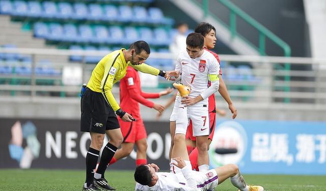 争议，韩媒嘲讽国足：动作赃+没良心，FIFA官方回应力挺中国队(2)