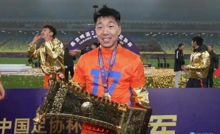 随着金敬道被带走，不出意外，新赛季中超冠军将在这两队中诞生！

2、上海海港(3(1)