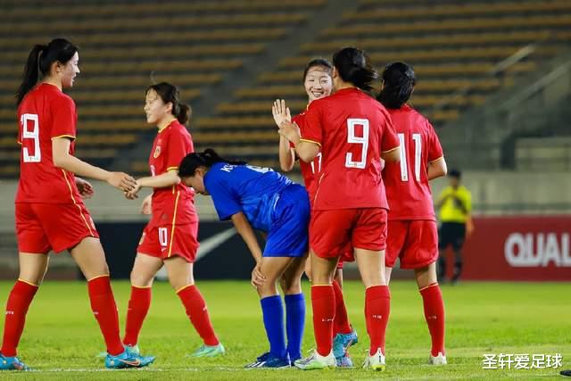 3场8球！中国女足小将创历史，连续强行破门，对方门将当场绝望(6)
