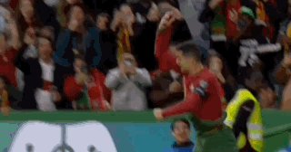 【欧预赛】C罗梅开创纪录！葡萄牙4比0大胜鱼腩(8)