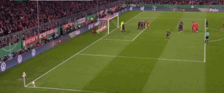 德国杯-弗赖堡2-1逆转拜仁晋级四强，霍勒点射绝杀，拜仁无缘四强(2)