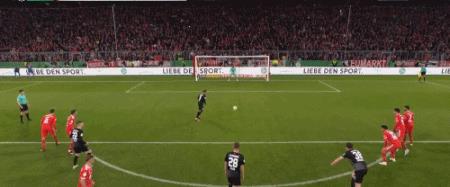 德国杯-弗赖堡2-1逆转拜仁晋级四强，霍勒点射绝杀，拜仁无缘四强(5)