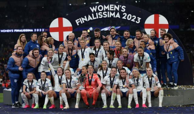女足世界杯对手热身：丹麦胜瑞典 英格兰获欧美杯(2)