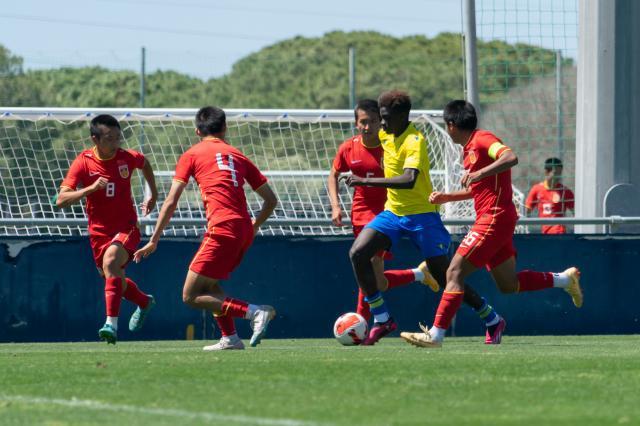 U17国少3比1胜马贝拉U19 结束西班牙拉练启程回国(1)