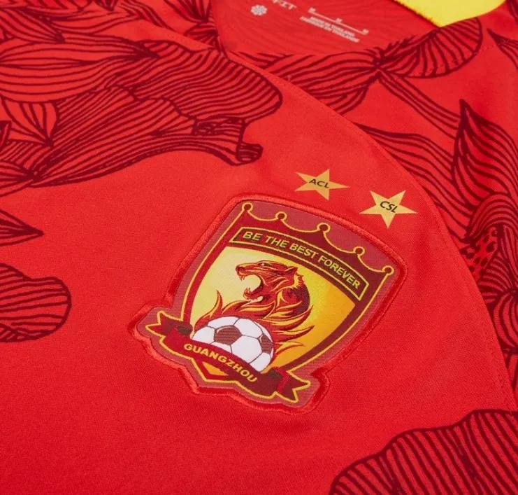 广州队2023赛季新球衣，简直是太完美了，可谓是“恒大”以来最完美的球衣，必须珍(4)