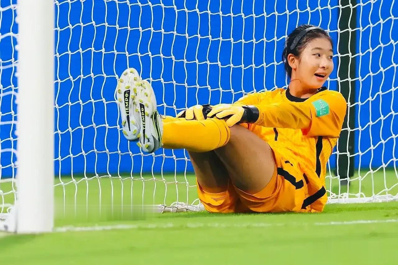 中国女足小将刘晨大放异彩！凭借去年在U17女足世界杯上的稳定表现，17岁的刘晨获(2)