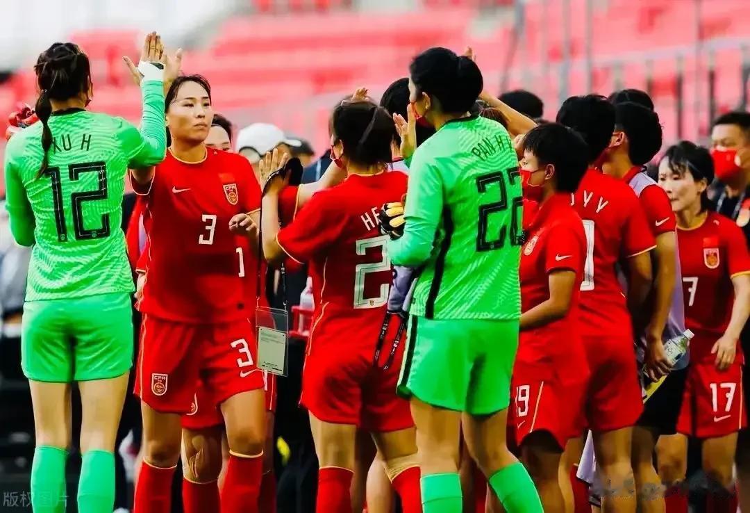 中国女足小将刘晨大放异彩！凭借去年在U17女足世界杯上的稳定表现，17岁的刘晨获(9)