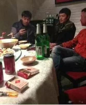 盘点：中国男足十大酒神排行榜：

1.高峰 
曾在KVT一个晚上喝68罐啤酒，第(3)