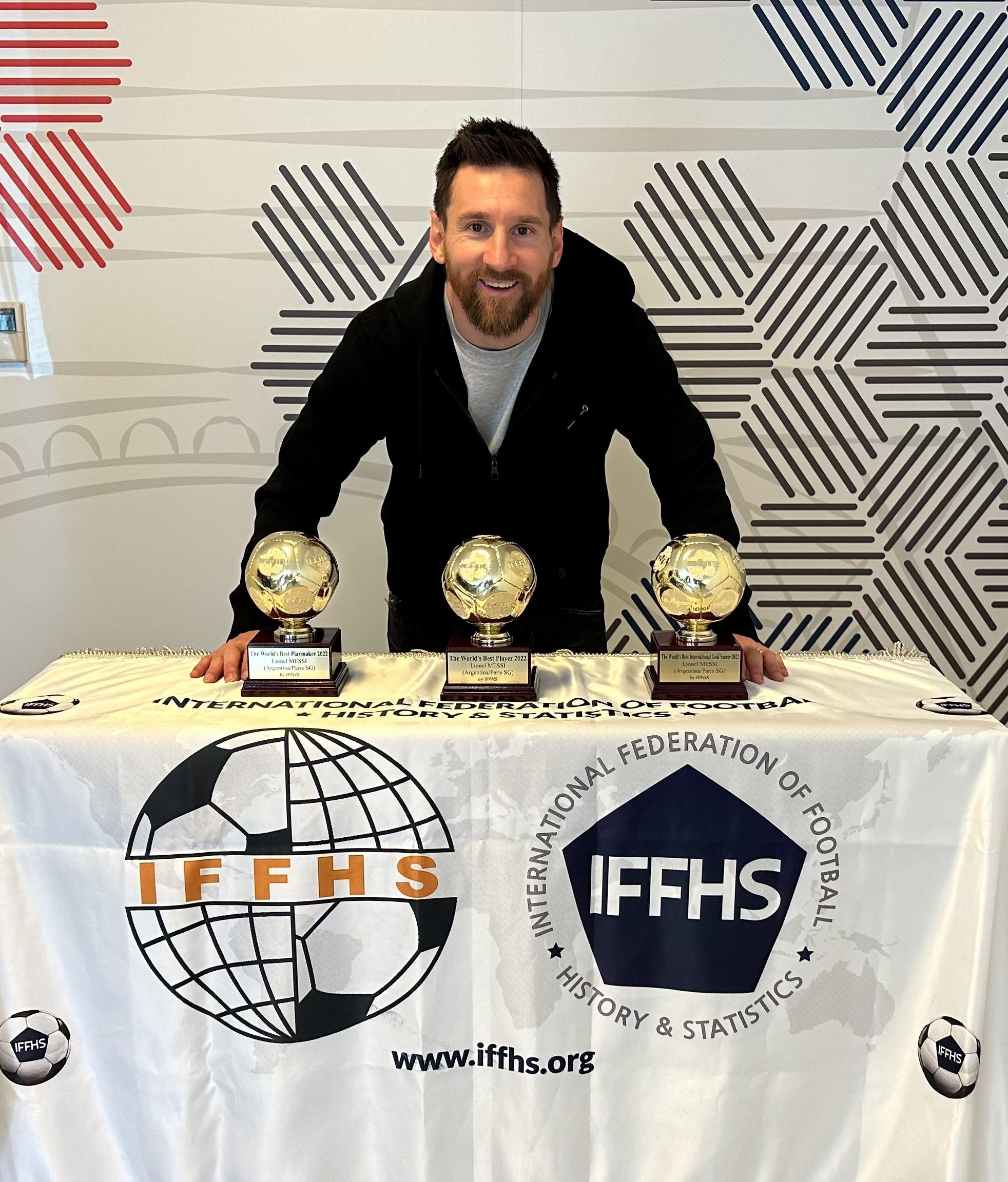  历史获奖数最多！梅西在去年凭借出色的表现，获得了IFFHS颁发的三项大奖：IF(1)