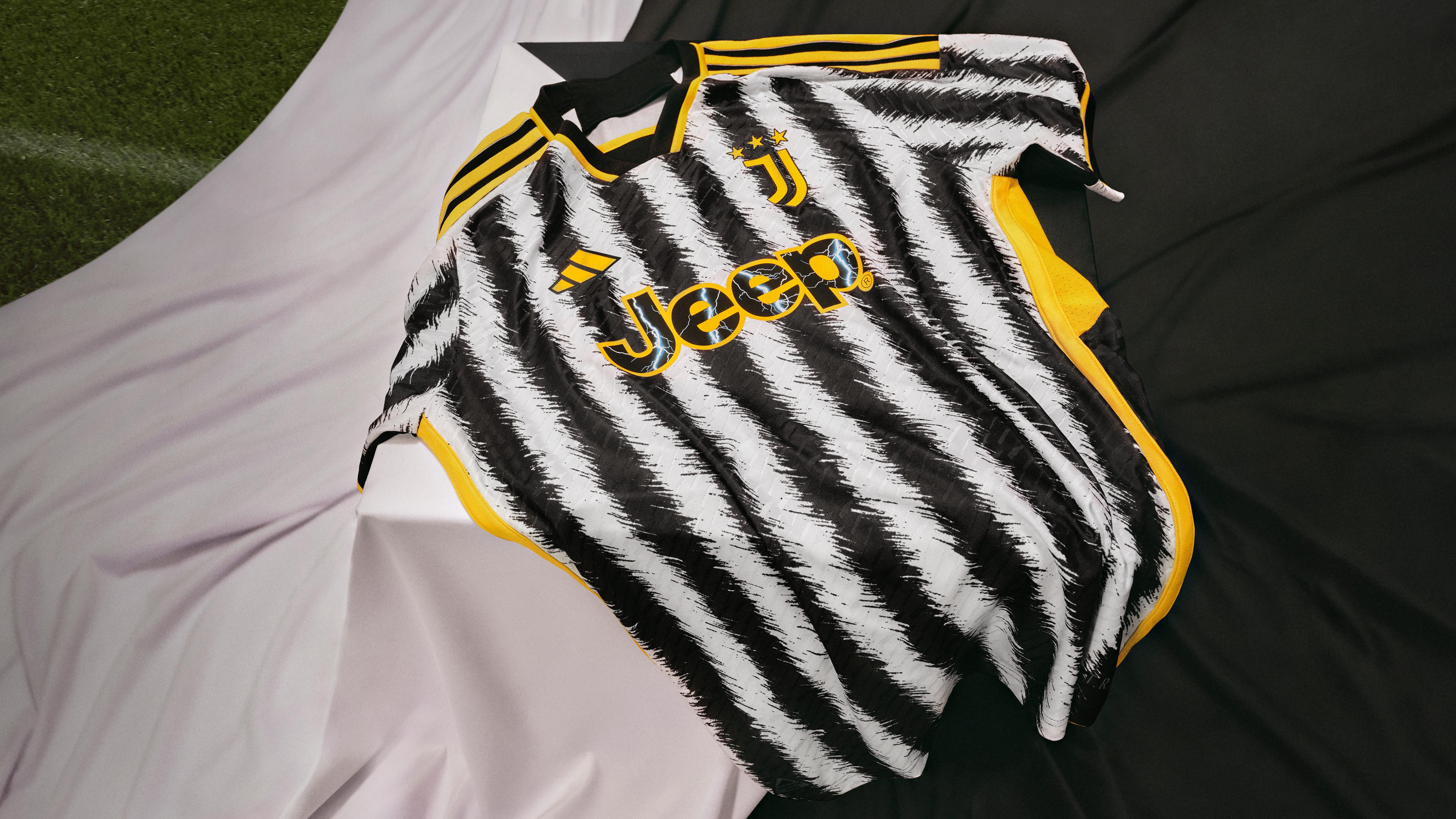 尤文发布2023/24赛季主场球衣，除了传统的黑白条纹之外，还加入了第三种色彩黄(1)