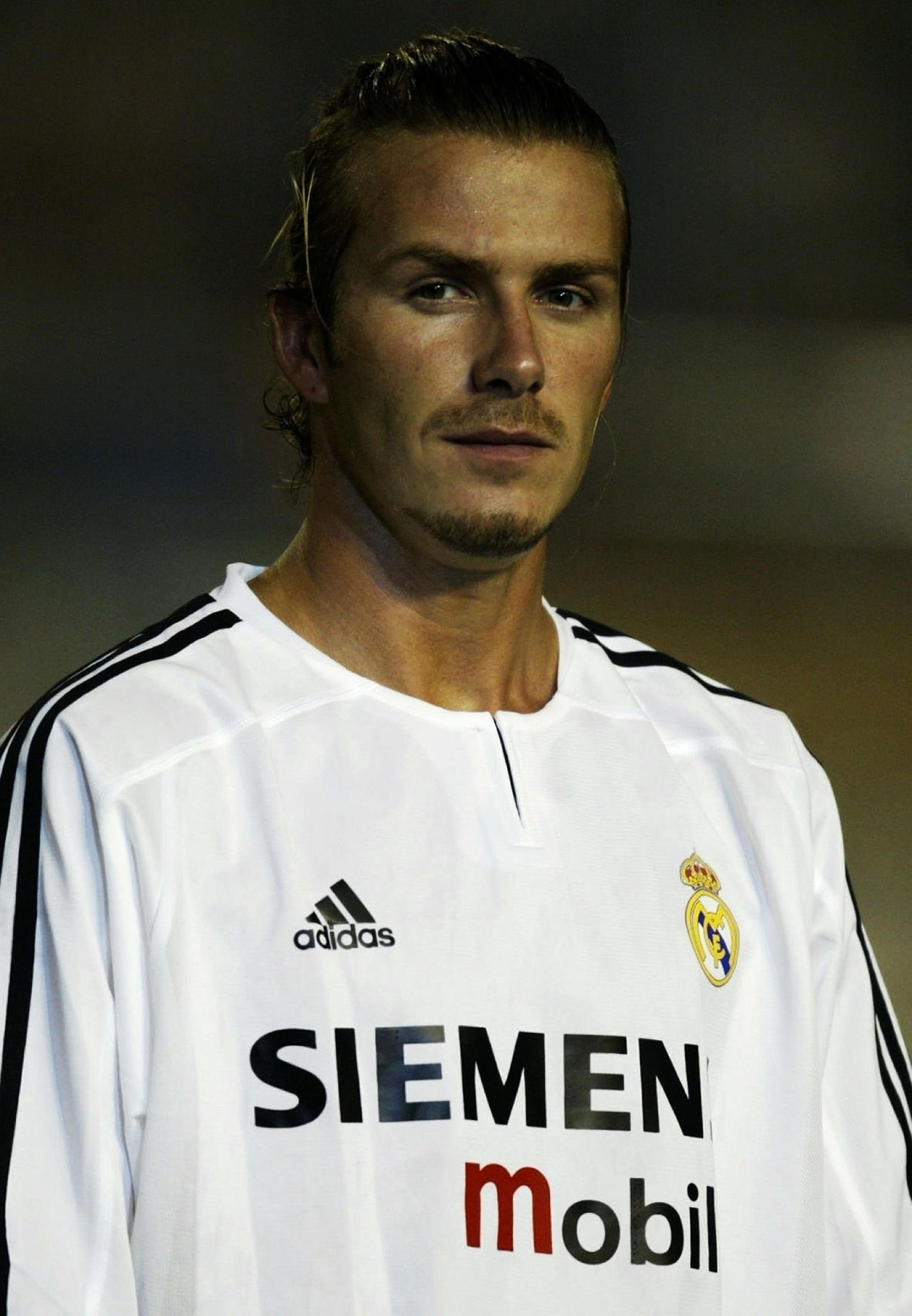 贝林厄姆是第六位加盟皇家马德里的英格兰球员，此前五位分别是：劳里－坎宁安  19(3)