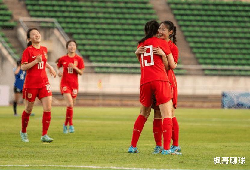 FIFA更新世界女足排名：中国下滑一位排14，小组出线难度大(2)