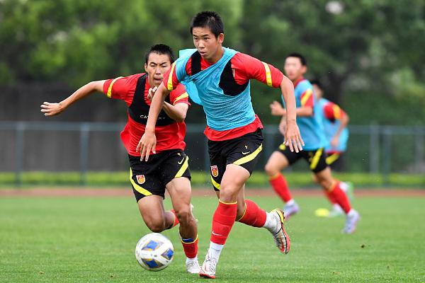 中国男足U173-2险胜卡塔尔，热身赛球队仍未找到比赛节奏(2)