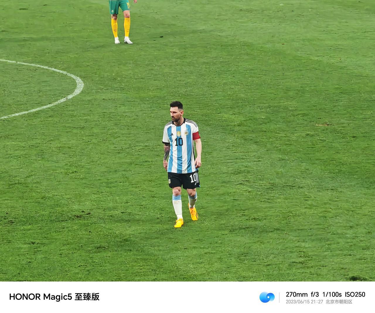 有人觉得中国球迷很丢人？其实恰恰相反，因为他们，现在全世界，包括阿根廷同行都定义(6)