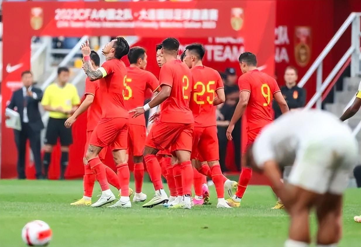 中国队20个月4球首胜诞生，3人狂飙4球4连胜，武磊大爆发6分钟2球(4)