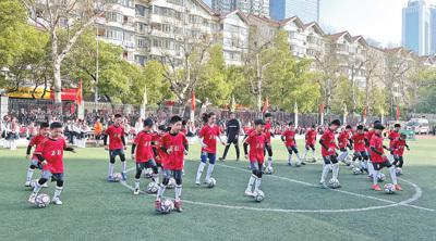 校园足球联赛成为社区体育品牌（关注基层体育）(1)