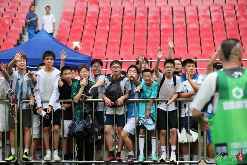上海潮生活节启动，国内首个红人足球嘉年华带来运动热潮(3)