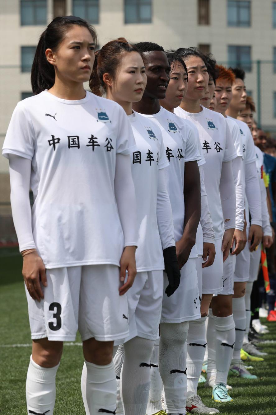 据了解，杨倩因为受伤也退出了中国女足的集训。
李艳飞、方洁之前已经离开女足国家队(2)
