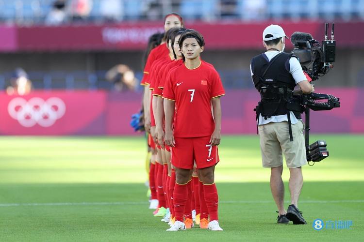 记者：中国女足18日训练以恢复为主，替补球员展开分队对抗(1)
