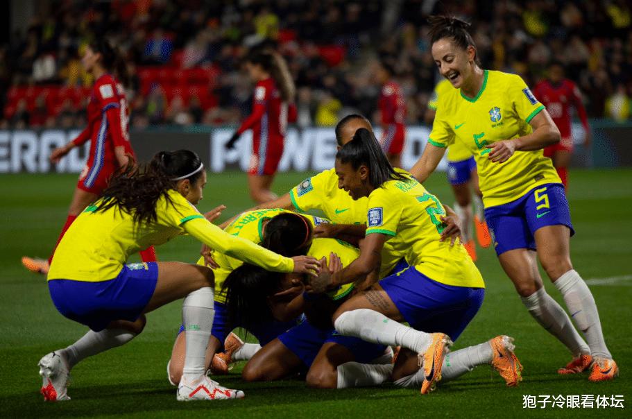 女版小罗！巴西神锋不仅长得像：帽子戏法+脚后跟助攻闪耀世界杯(1)