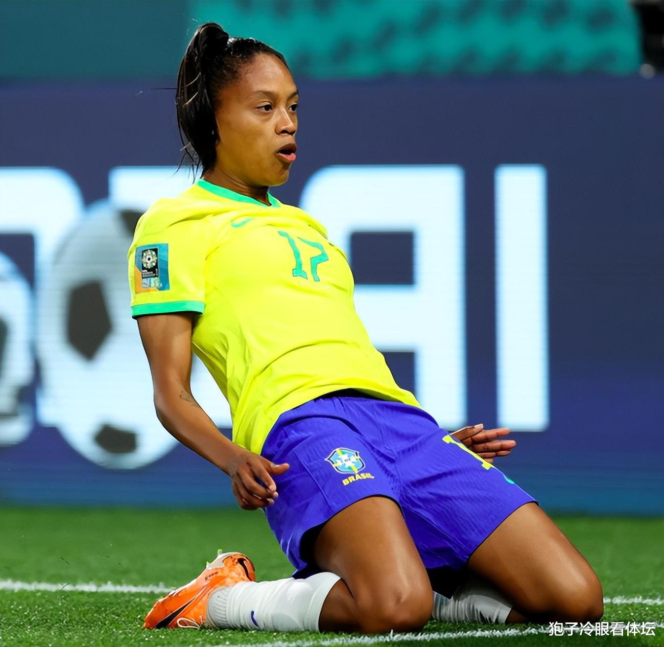 女版小罗！巴西神锋不仅长得像：帽子戏法+脚后跟助攻闪耀世界杯(5)