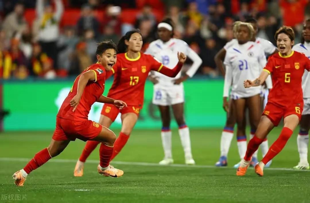 中国1-0险胜海地，女足总是给人以力量！而我们只能回报以泪水！

今晚结束的一场(2)