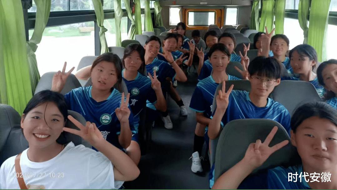 阜南高中男、女足球队在2023年阜阳市校园足球联赛中获得双季军(1)