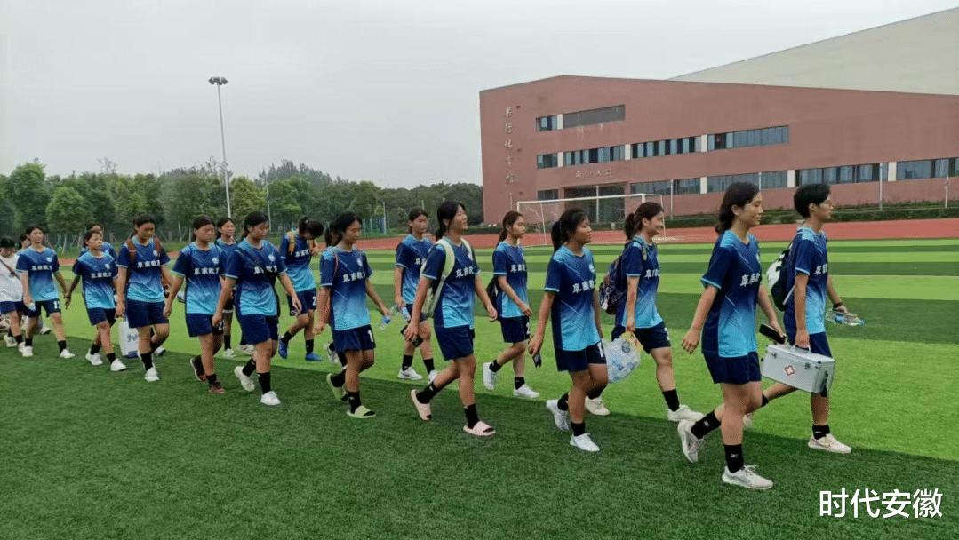 阜南高中男、女足球队在2023年阜阳市校园足球联赛中获得双季军(2)