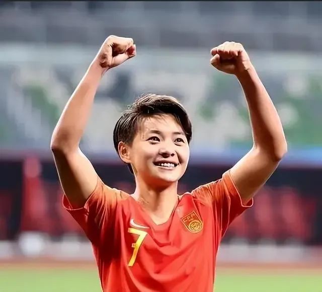 王霜在女足世界杯上展现勇气与坚持，成为中国女足的闪光之星(2)