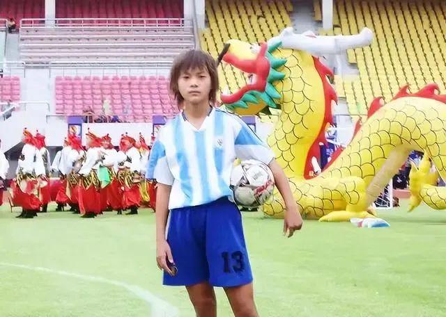 王霜在女足世界杯上展现勇气与坚持，成为中国女足的闪光之星(4)