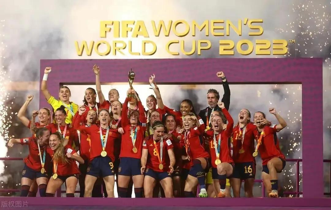 历史性时刻！西班牙队问鼎第9届女足世界杯冠军，英格兰队勇夺亚军！这两支球队都创造(5)