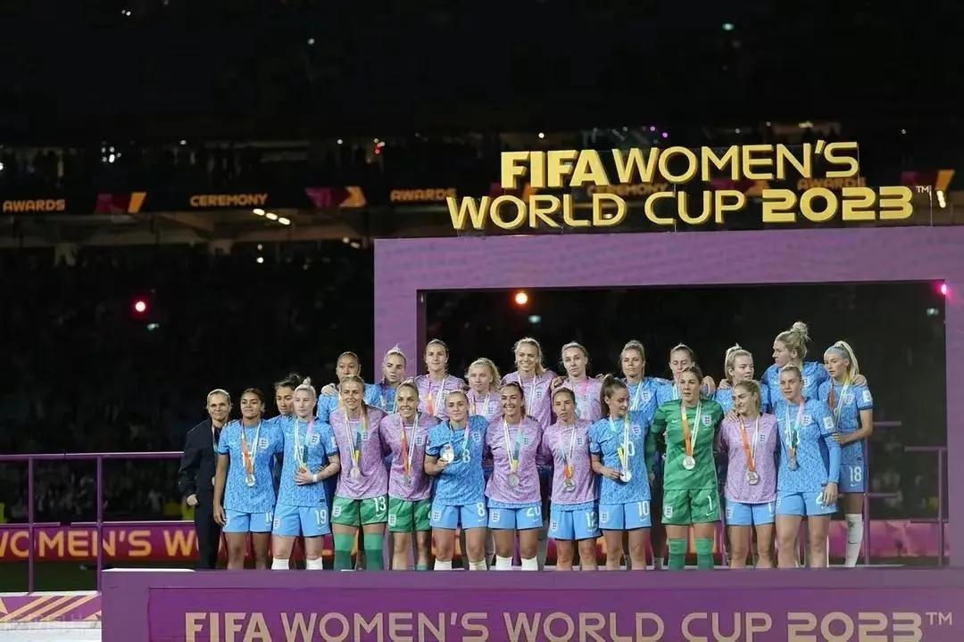 历史性时刻！西班牙队问鼎第9届女足世界杯冠军，英格兰队勇夺亚军！这两支球队都创造(8)