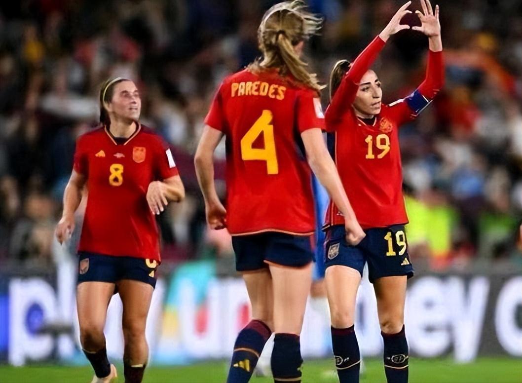 西班牙女足深陷亲吻门，球员退出球队，水庆霞：中国女足能胜西班牙(1)
