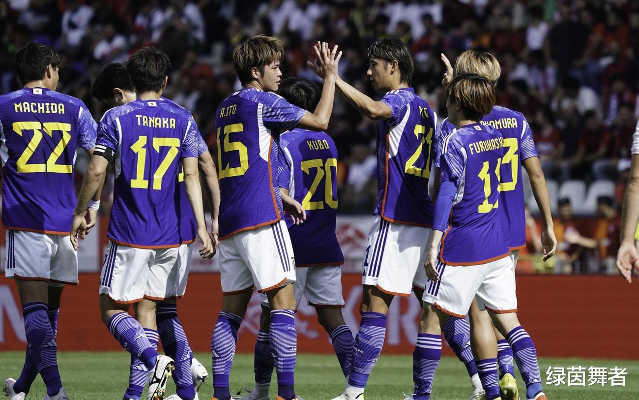 0-1！4-2！东亚足球悲喜夜！日本二队轻取欧洲劲旅，国足家门口遭羞辱(5)