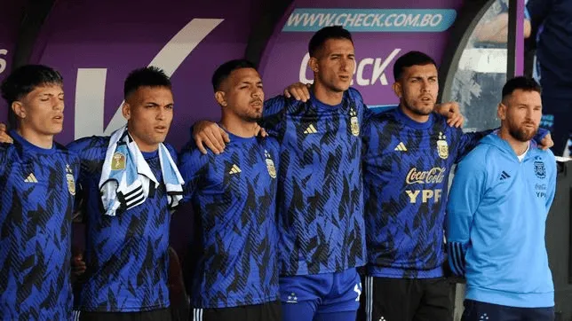 梅西从球员身份变身技术助理，为阿根廷队助力对战玻利维亚！(1)