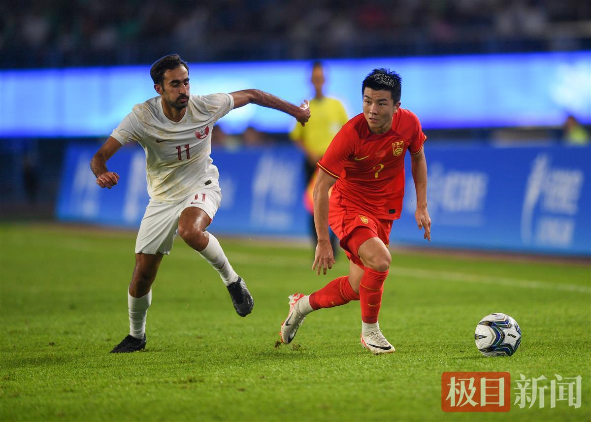 中国男足亚运队挺进八强，两位湖北运动员携手贡献四球(1)
