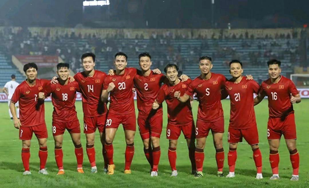 越南国家队招入15名国奥球员 国足应像越南学习并加强青训建设(2)