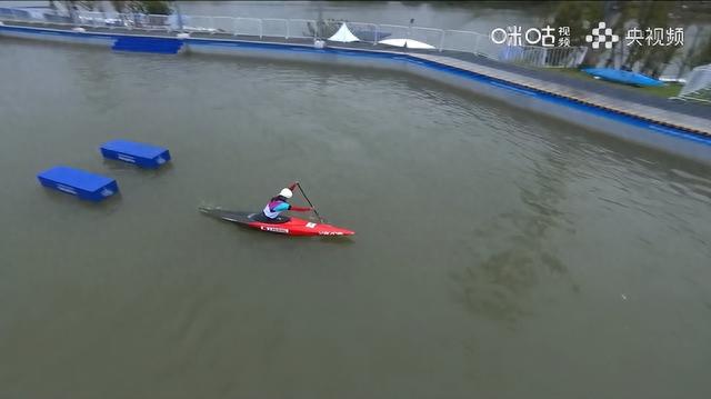 杭州亚运会女子单人划艇黄娟摘金(1)