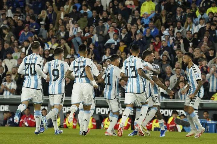 世界杯冠军霸榜第1！阿根廷强势全胜力压死敌巴西，稳居榜首(2)