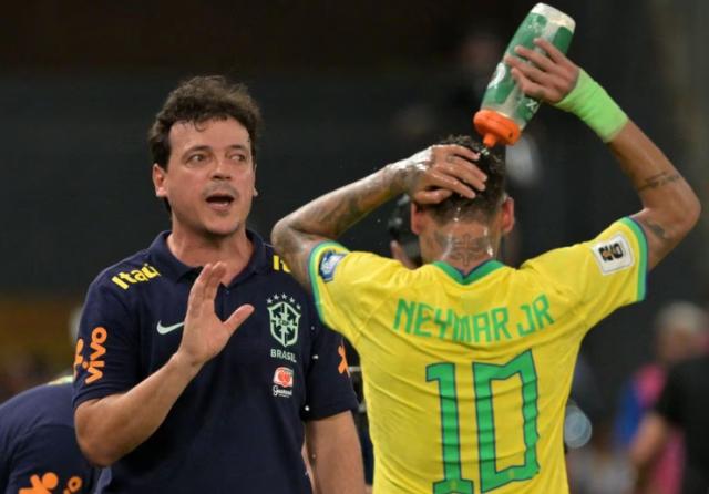 被扔爆米花 骂足协主席 内马尔不想为巴西效力了？(1)