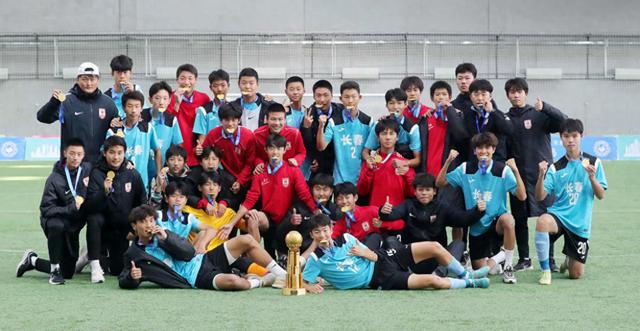 长春队获得全国足球发展重点城市男子U15组别冠军(1)