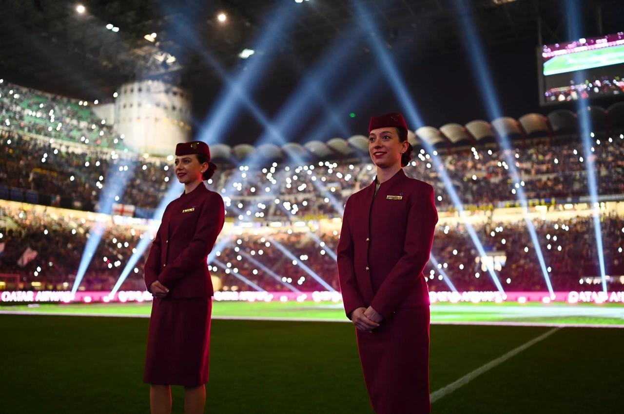 国米赛前举行仪式庆祝和卡塔尔航空合作：灯光点亮球场&空姐到场(1)