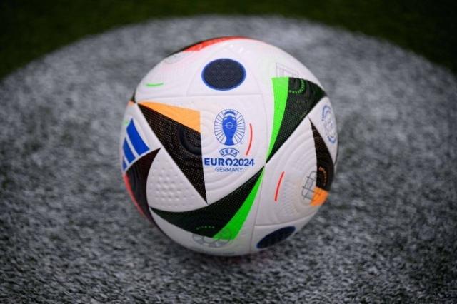 2024欧洲杯发布高科技芯片足球(1)