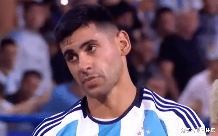 阿根廷0-1乌拉圭！火爆冲突：梅西怒推对手+直接锁喉 裁判未出牌(1)