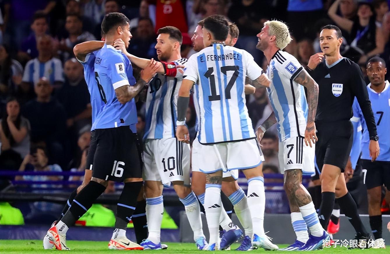 阿根廷0-1乌拉圭！火爆冲突：梅西怒推对手+直接锁喉 裁判未出牌(3)