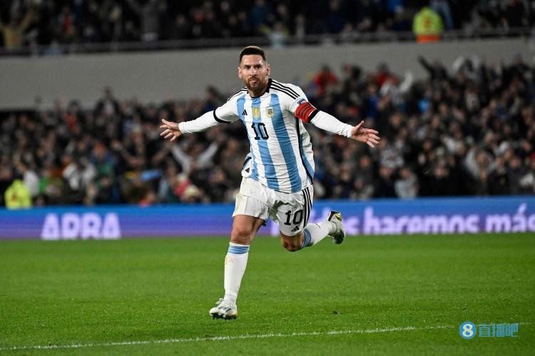 记者：赛前播报首发念梅西时球迷们鼓掌，其他阿根廷球员都是嘘声(1)