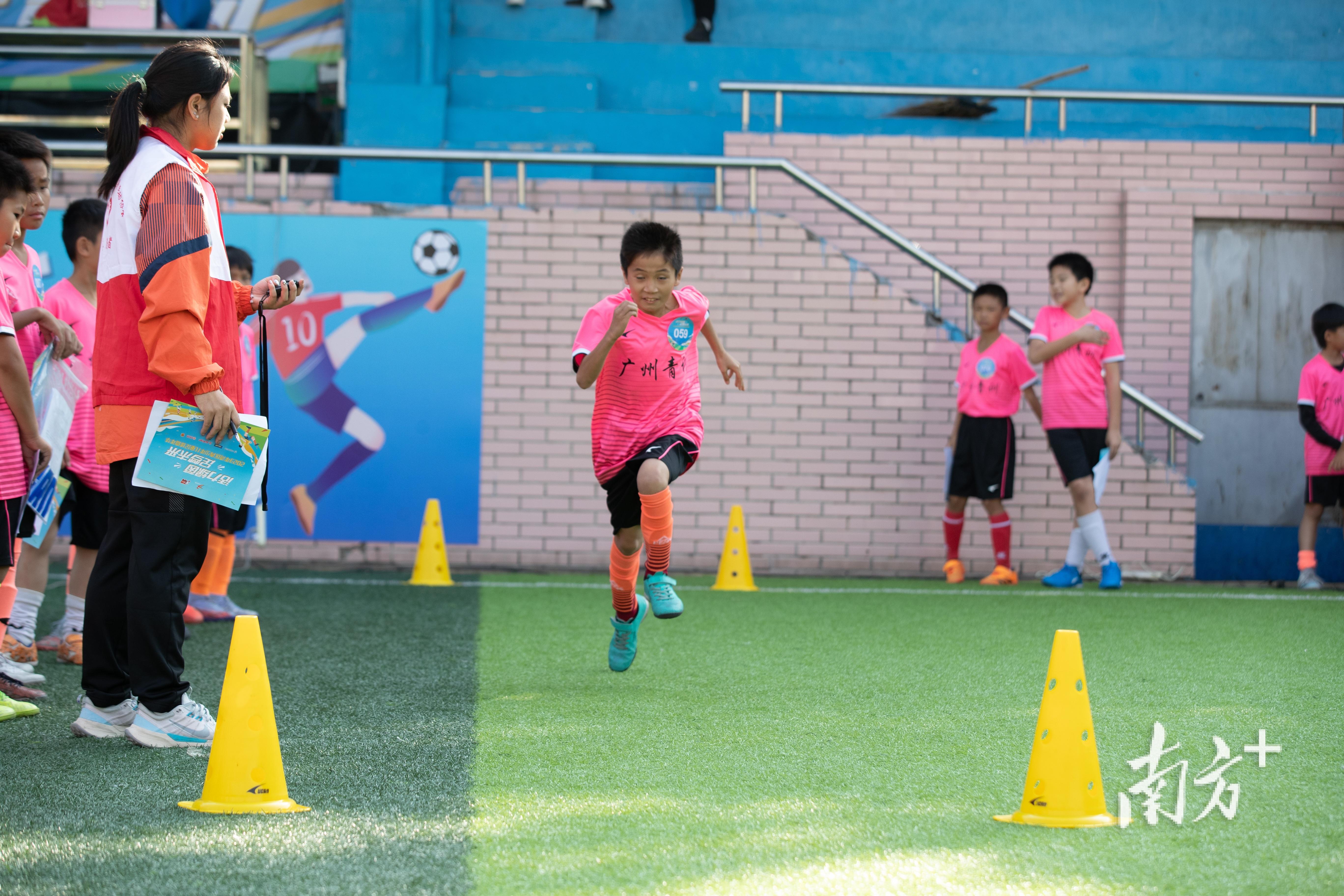 发掘广州足球优秀后备人才，湾区青少年儿童足球嘉年华开幕(2)