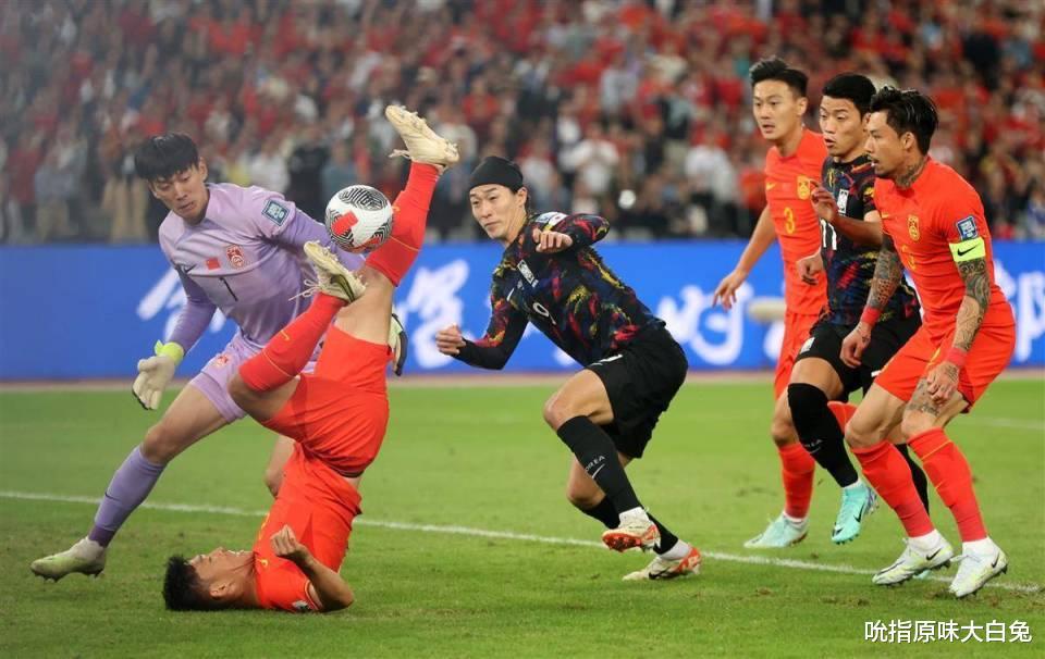 国足为何与日韩足球水平越拉越远？看看中国男足的中轴线上都有谁(2)